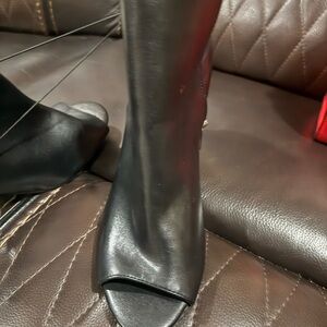 Unisa Black Peep-Toe Heeled Boots